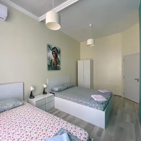 Flower Home 4 Apartment